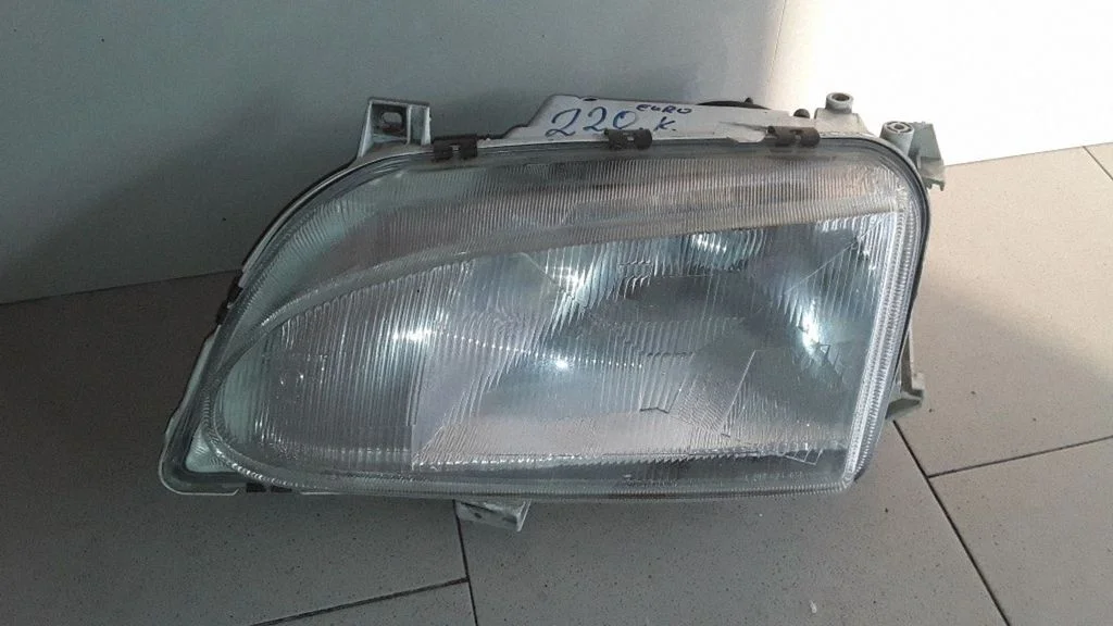 Headlight/headlamp – left
