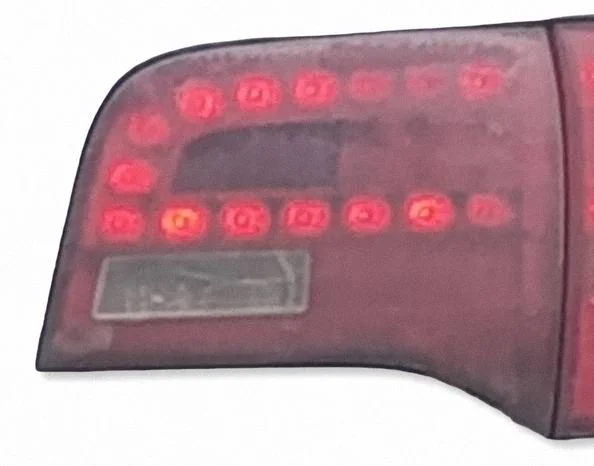 Lampa tylna w klapie 4F9945094C