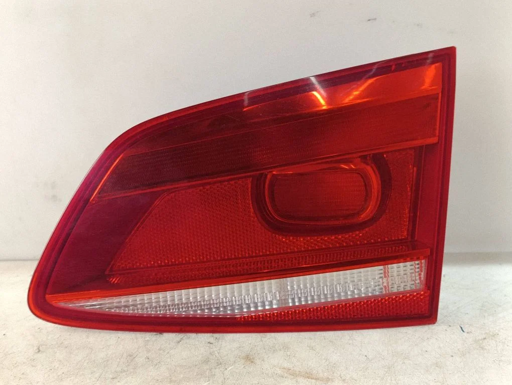 Tailgate rear/tail lights 3AF945094K
