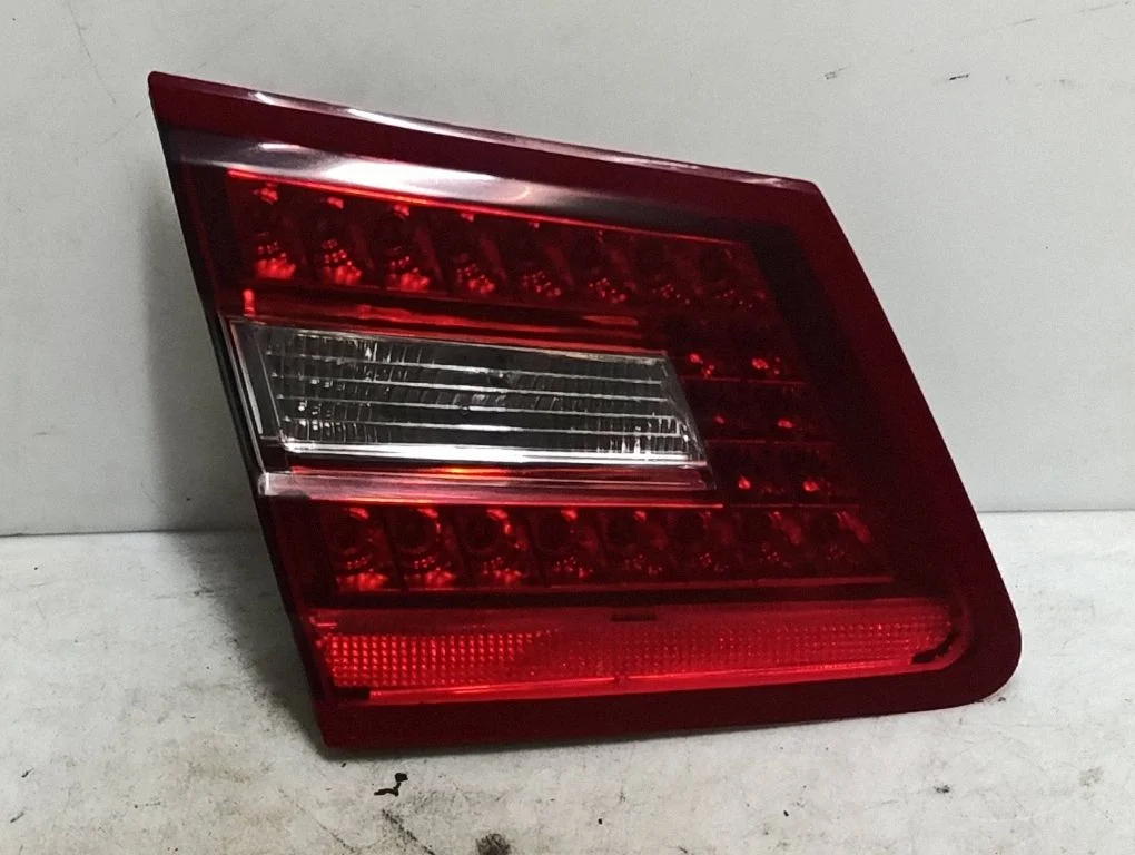Tailgate rear/tail lights A055364