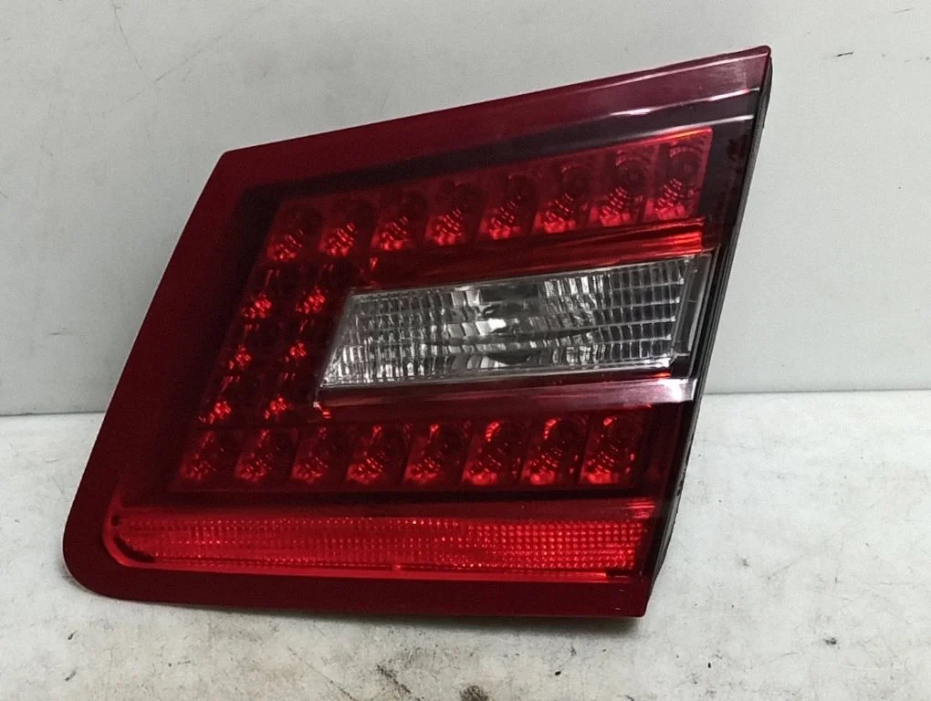 Tailgate rear/tail lights A055364