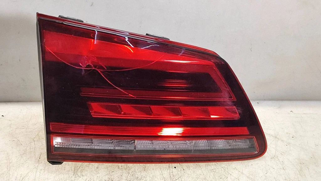 Tailgate rear/tail lights – Volkswagen e-Golf (2014-)