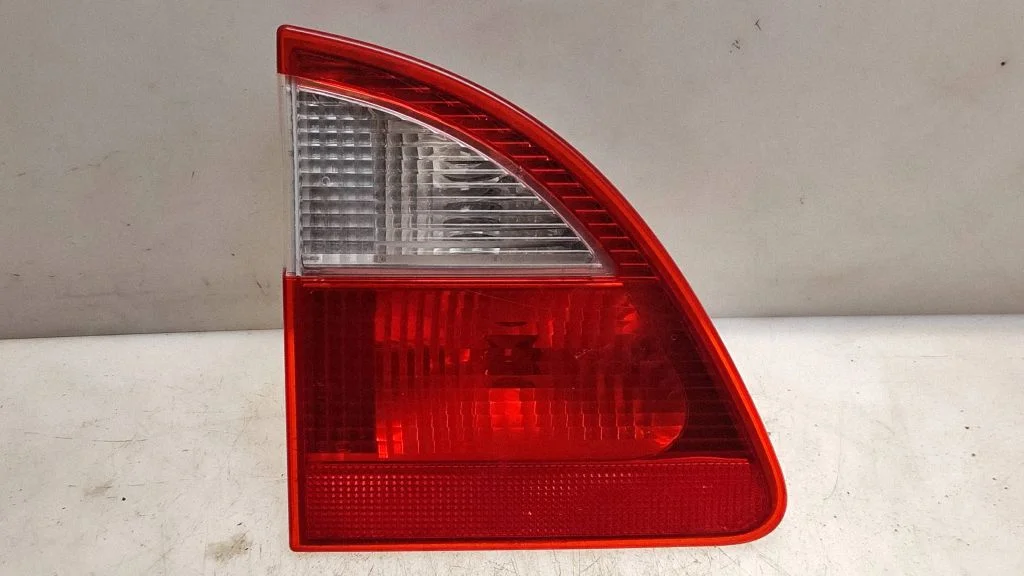 Tailgate rear/tail lights 2NR964365016
