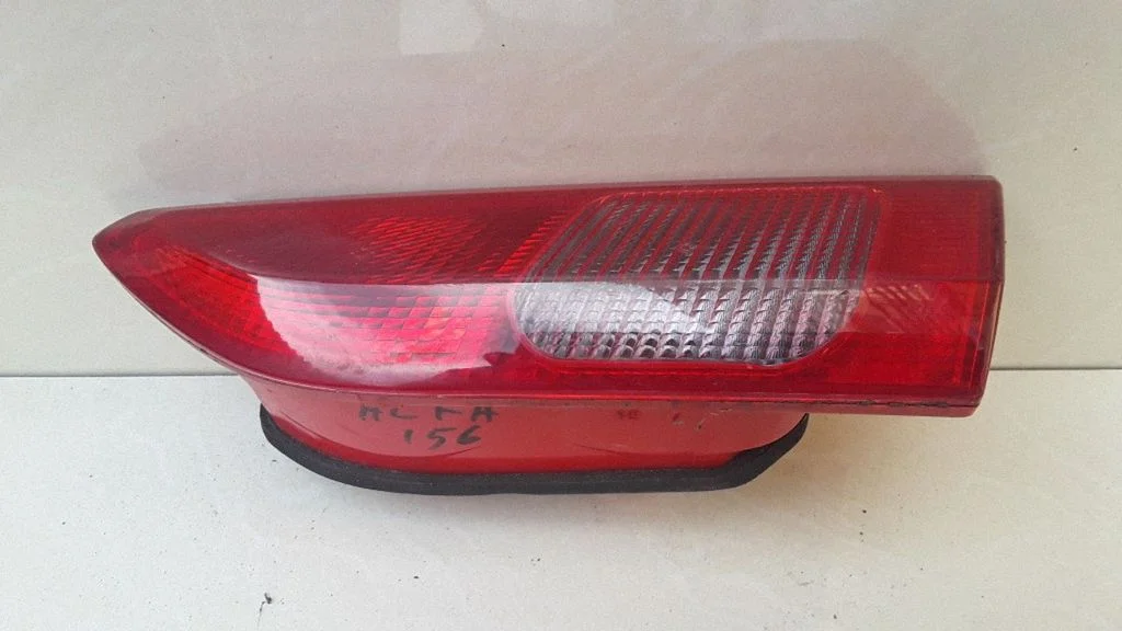 Tailgate rear/tail lights – right