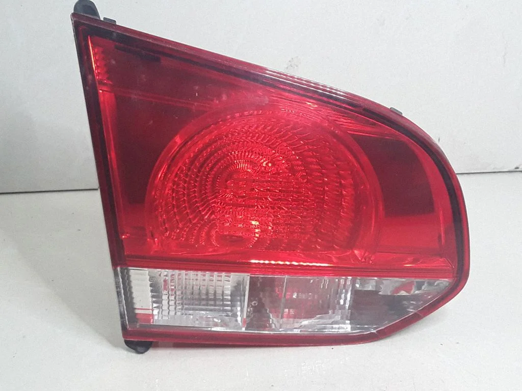 Lampa tylna w klapie 5K0945107