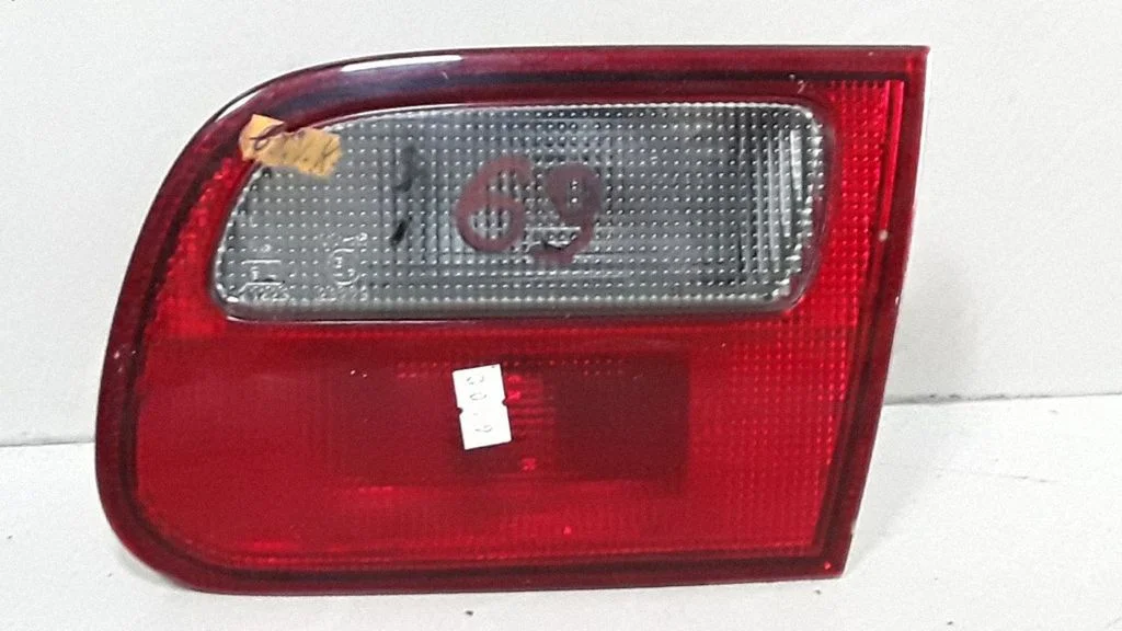 Tailgate rear/tail lights 0431124L