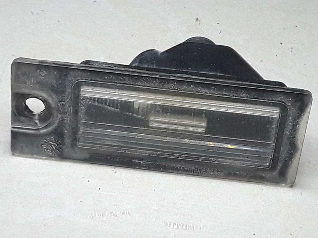Numbrimärgi valgustus – Volvo S60 (2001-2004)
