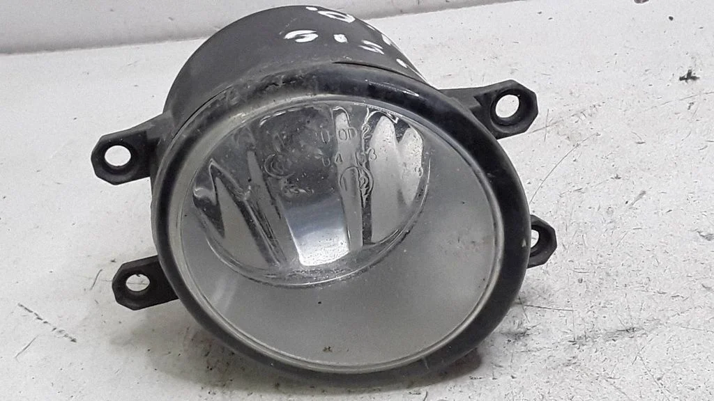 Front fog light – Toyota Avensis T270 (2009-2012)