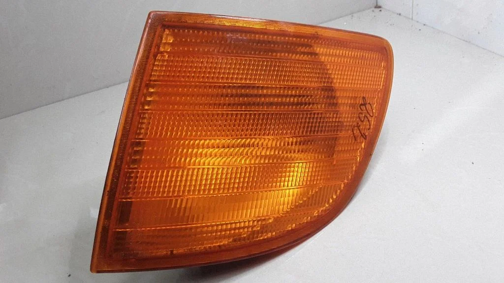 Eesmine suunatuli – Mercedes-Benz Vito Viano W638 (1996-2003)