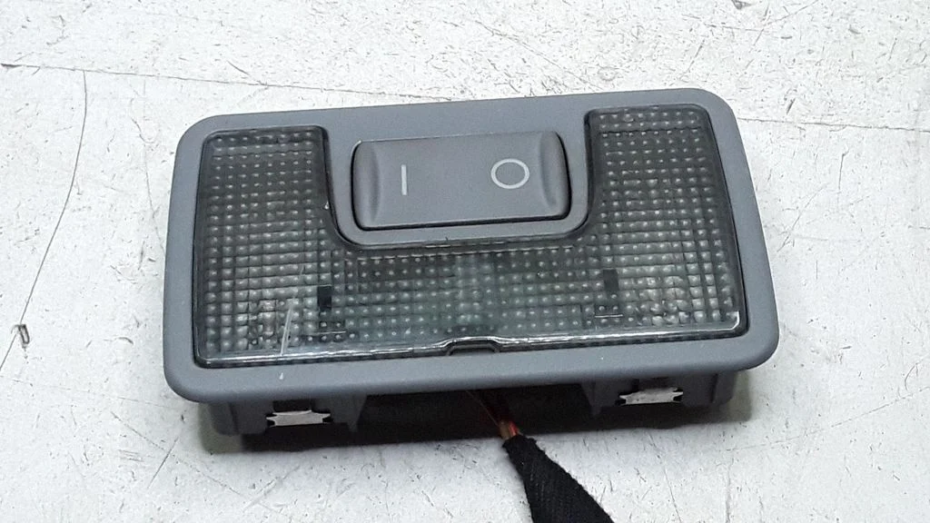 Tagaistmete valgustustuli – Audi A6 Allroad C5 (1999-2005)