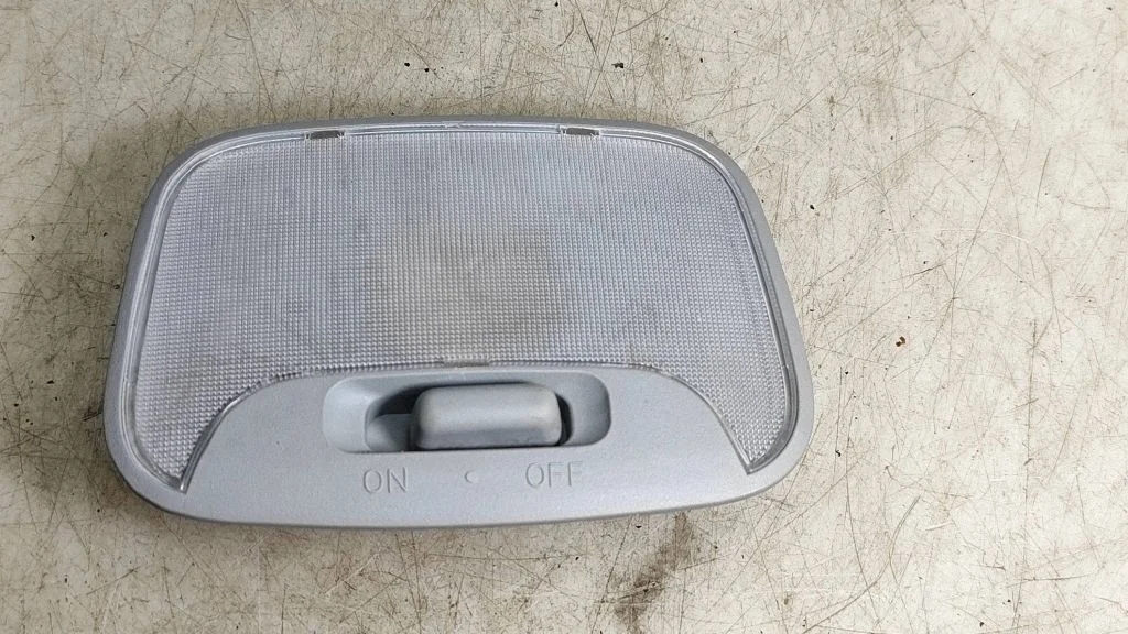 Tagaistmete valgustustuli – Mitsubishi Outlander (2007-2012)