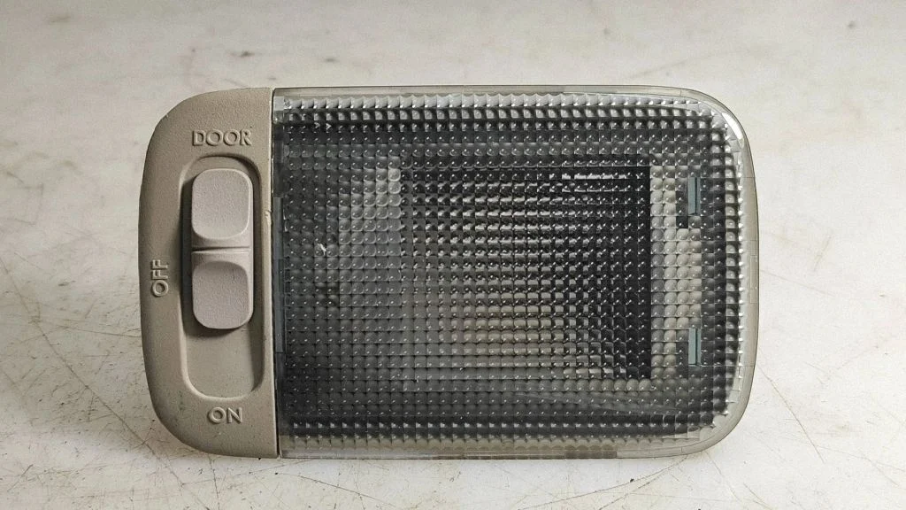 Tagaistmete valgustustuli – Subaru Outback (2007-2009)