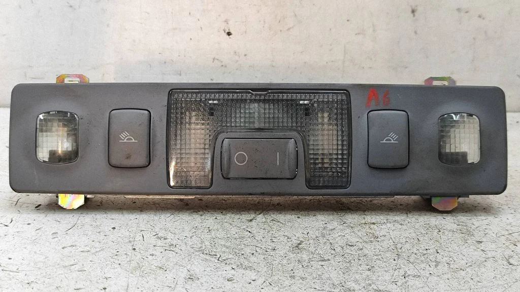 Tagaistmete valgustustuli – Audi A6 Allroad C5 (1999-2005)