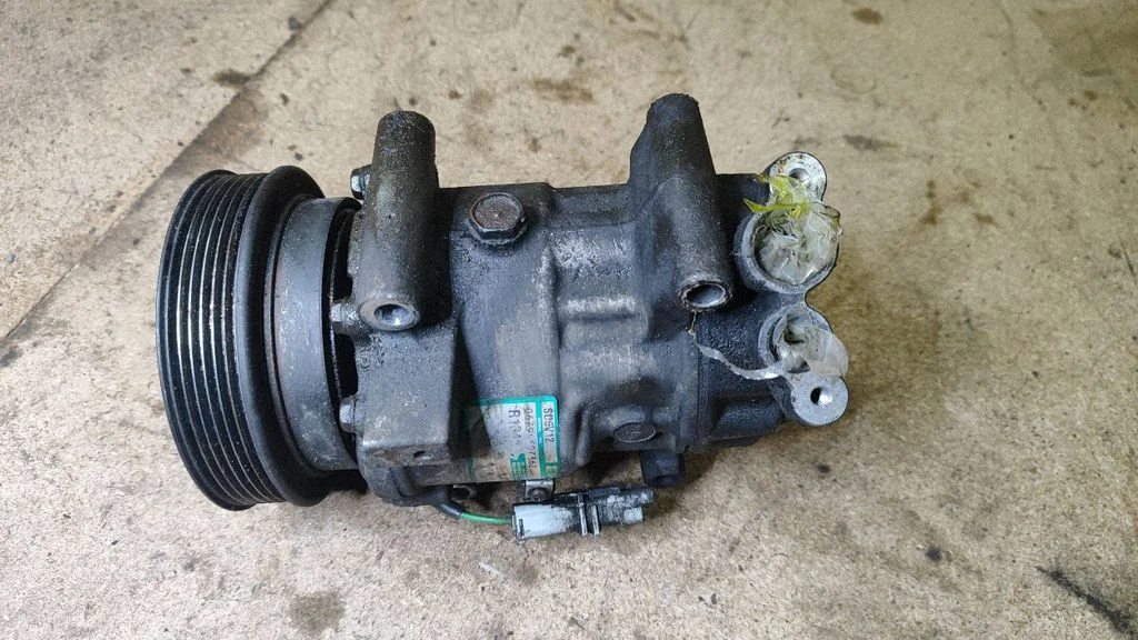 Air conditioning (A/C) compressor (pump) SD6V12