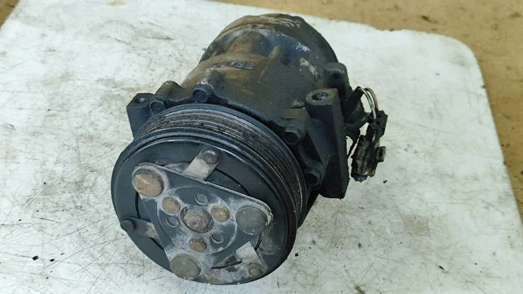 Air conditioning (A/C) compressor (pump) 13106850