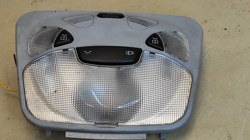 Front seat light A2038201001