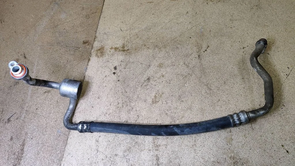 Air conditioning (A/C) pipe/hose