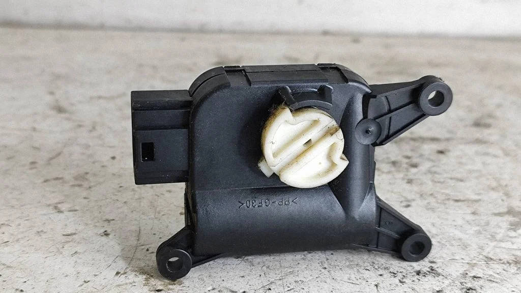 Air flap motor/actuator – Audi A6 Allroad C6 (2006-2011)