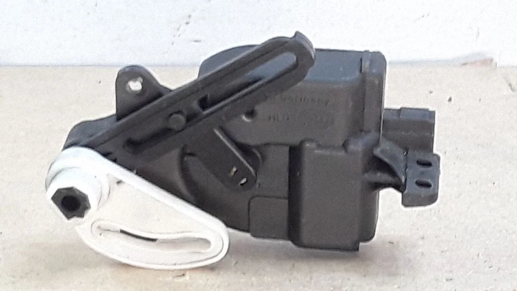 Air flap motor/actuator – Volkswagen Passat B5.5 (2001-2005)