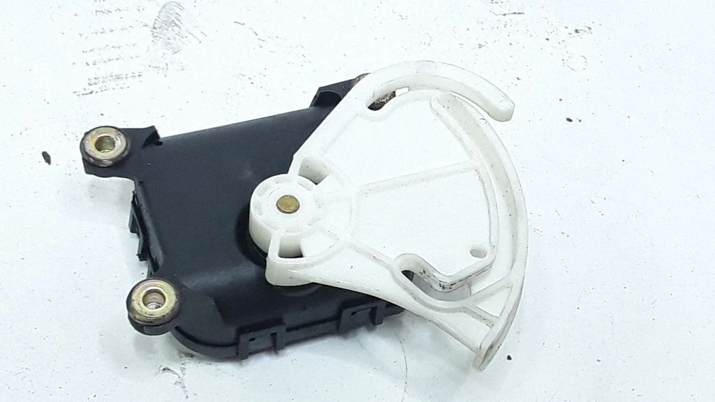 Air flap motor/actuator – Volkswagen Passat B5.5 (2001-2005)