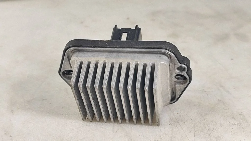 Heater blower motor/fan resistor PM010010B