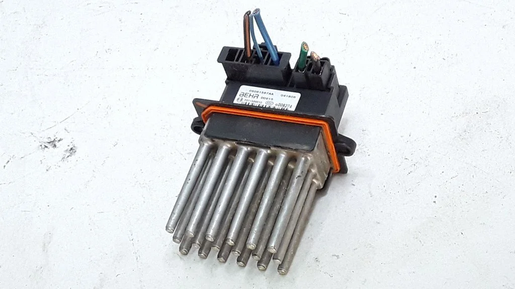 Heater blower motor/fan resistor 05061587AA