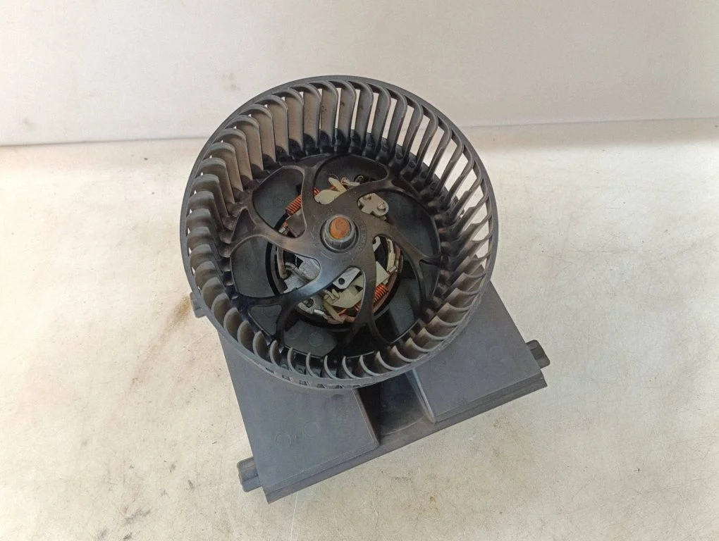 Salongipuhur 1J1819021A