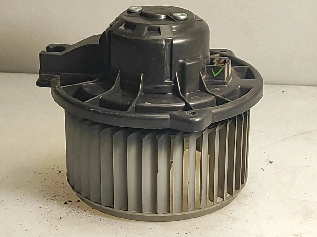 Heater fan/blower – Toyota Corolla Verso AR10 (2004-2009)