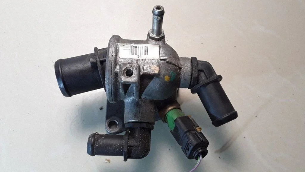 Termostaat / termostaadi korpus – Opel Corsa D (2006-2014)