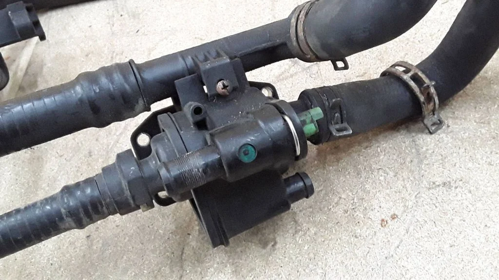 Termostaat / termostaadi korpus – Ford Focus C-MAX (2003-2010)