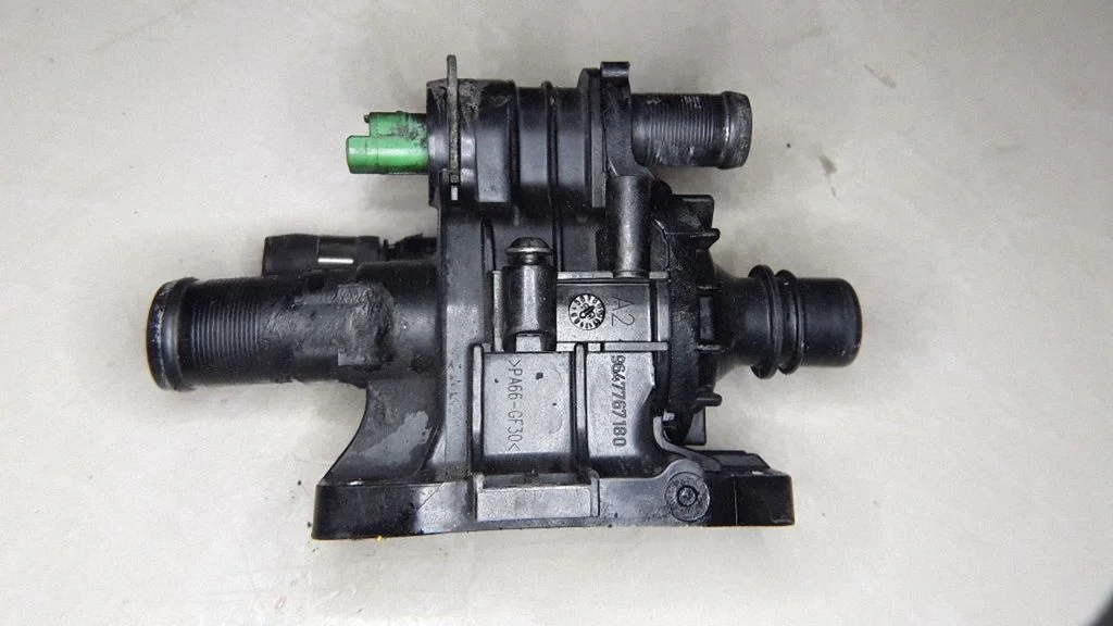 Termostaat / termostaadi korpus – Ford Focus C-MAX (2003-2010)