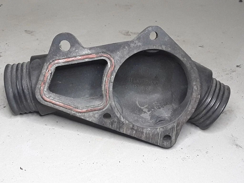 Termostaat / termostaadi korpus – BMW 5-seeria E34 (1988-1996)
