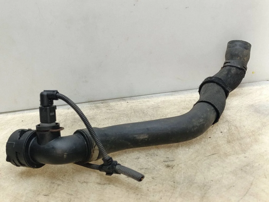 Mootori jahutusvedeliku toru / voolik – Volkswagen Touareg I (2002-2010)