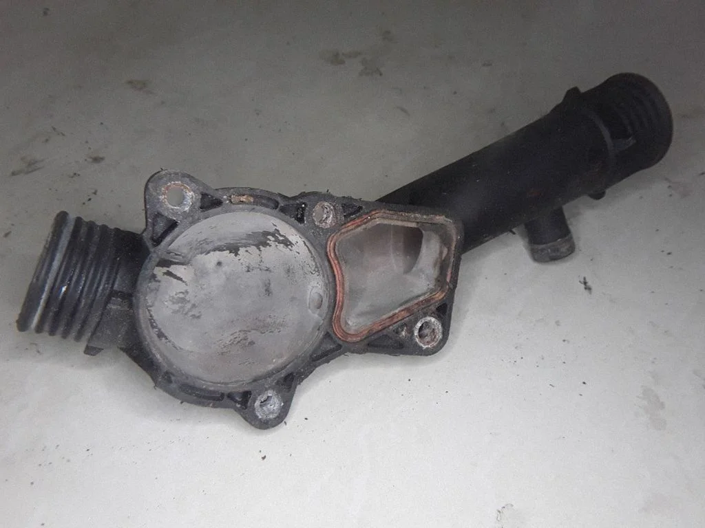 Termostaat / termostaadi korpus – BMW 3-seeria E46 (1998-2005)