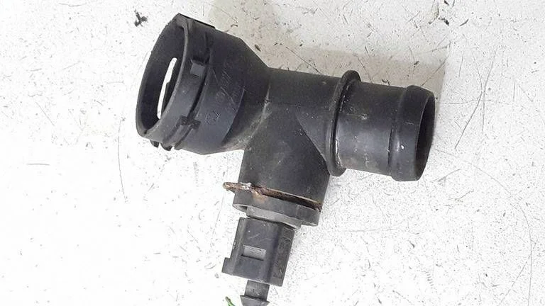 Engine coolant pipe/hose – Volkswagen Touran I (2003-2010)