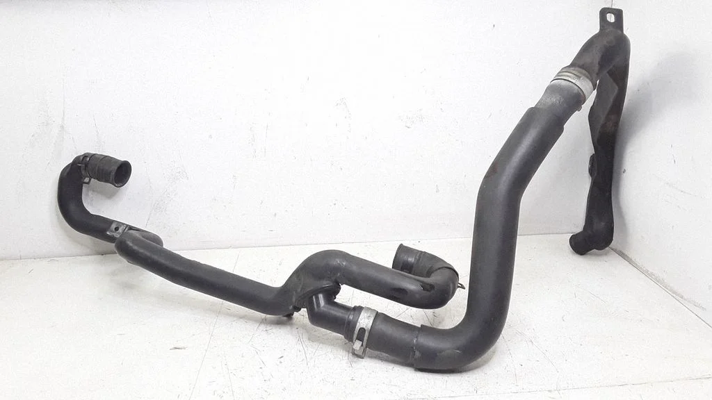 Engine coolant pipe/hose