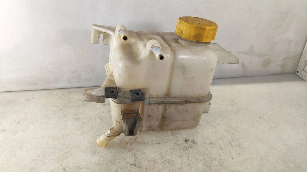 Coolant expansion tank/reservoir – Opel Antara (2006-2016)