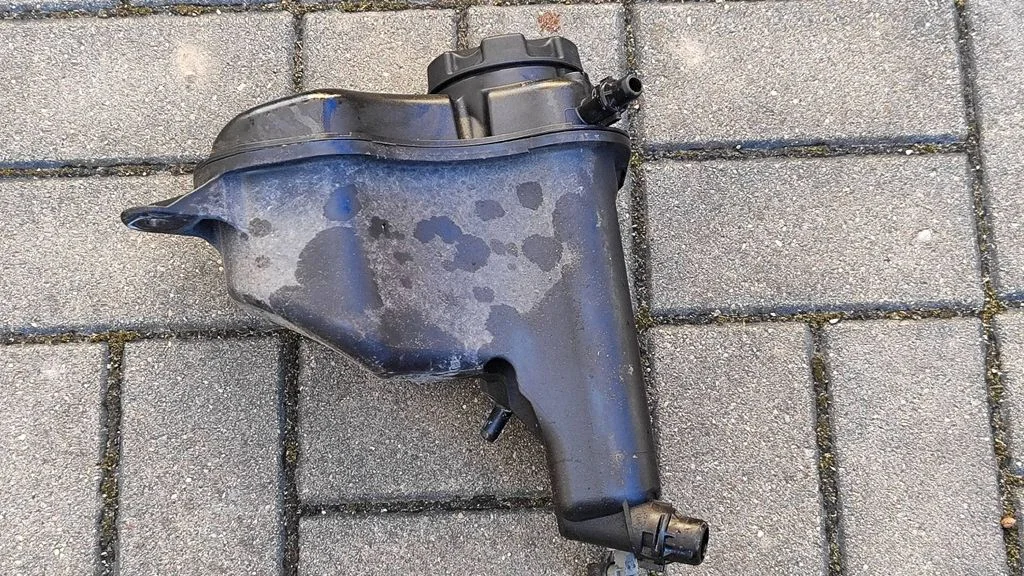 Coolant expansion tank/reservoir 7567462