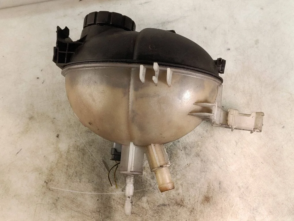 Coolant expansion tank/reservoir A2045000549