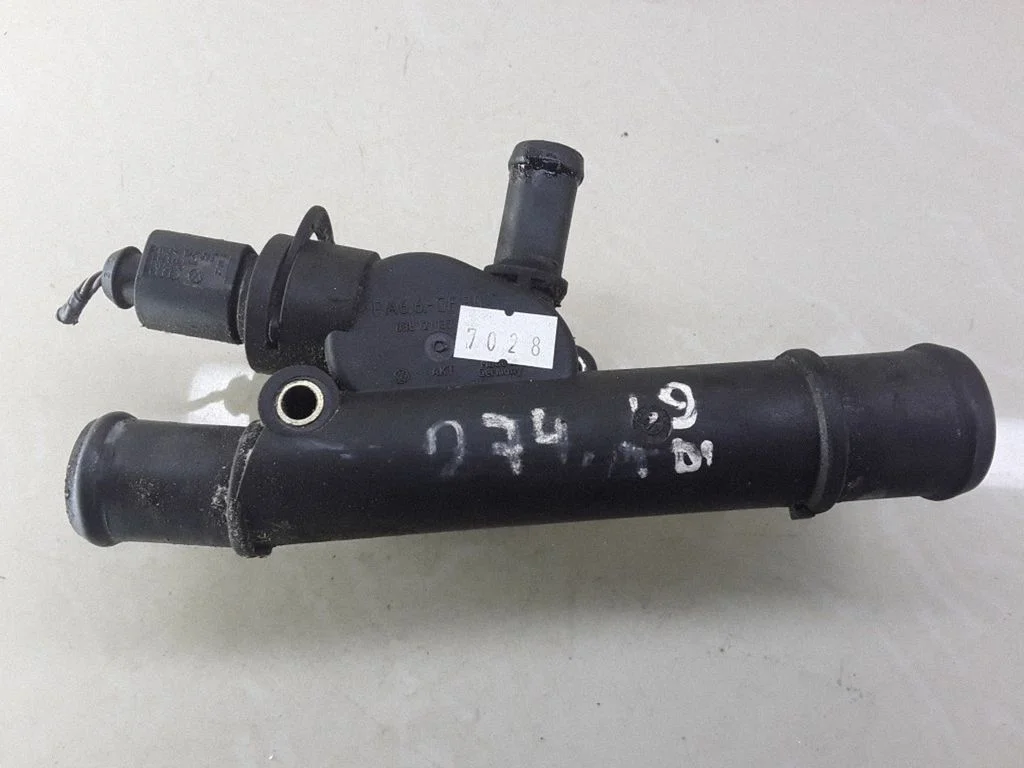 Engine coolant pipe/hose – Volkswagen Golf IV (1998-2005)