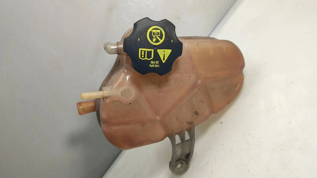 Coolant expansion tank/reservoir – Opel Corsa D (2006-2014)