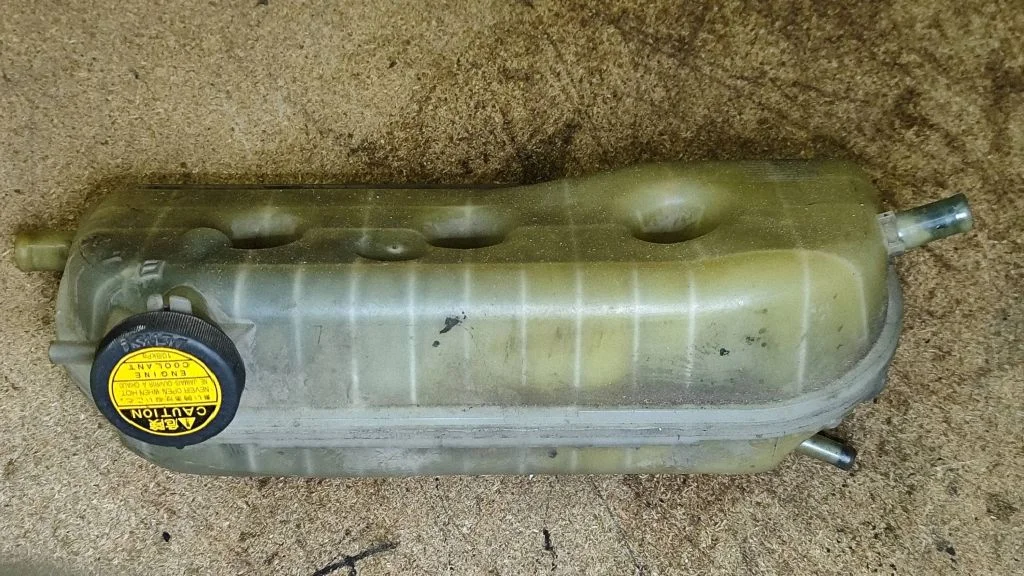 Coolant expansion tank/reservoir