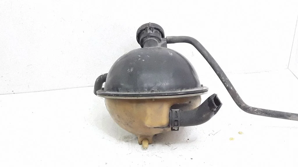 Coolant expansion tank/reservoir – Toyota Matrix (E130) (2001-2008)