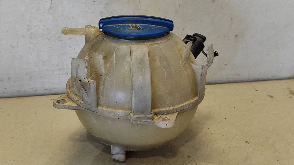 Coolant expansion tank/reservoir 1K0121407A