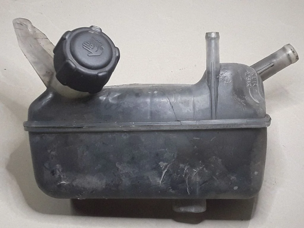 Coolant expansion tank/reservoir 8200273157