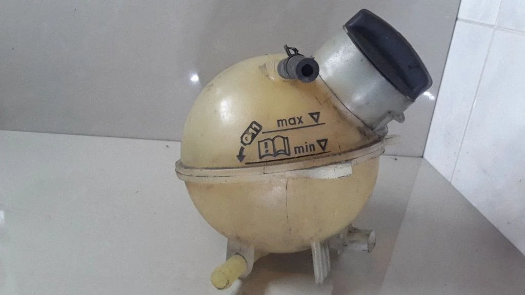 Coolant expansion tank/reservoir 7M0121407C