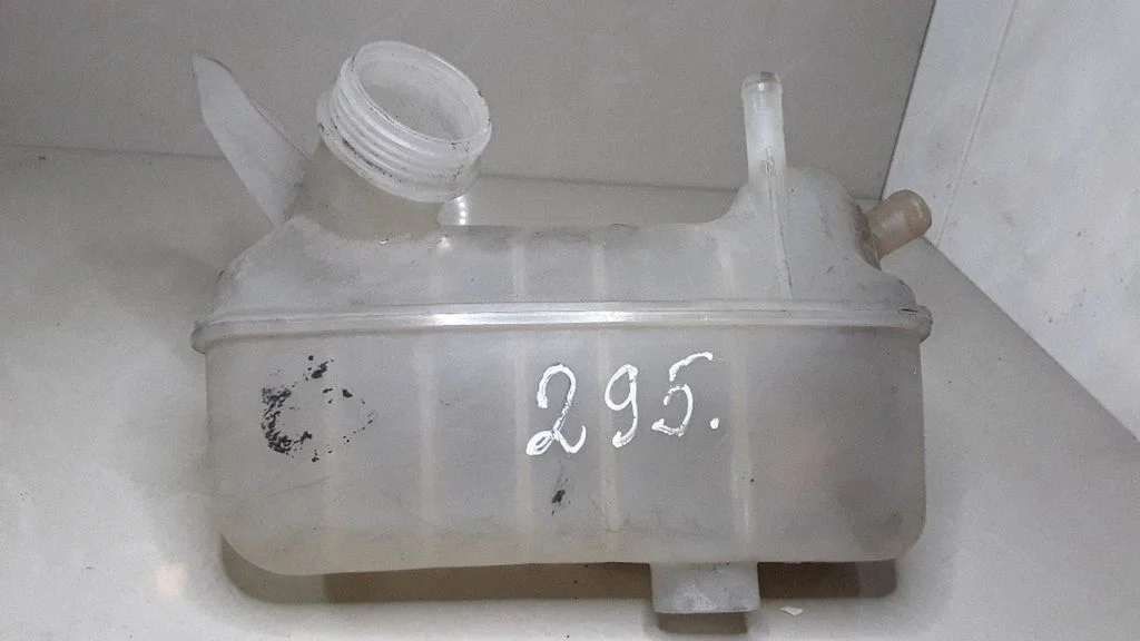 Coolant expansion tank/reservoir 8200273157