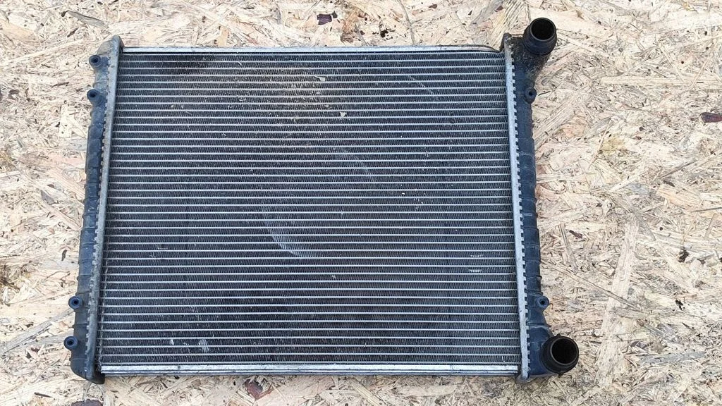 Jahutusvedeliku radiaator 8Z0121251D