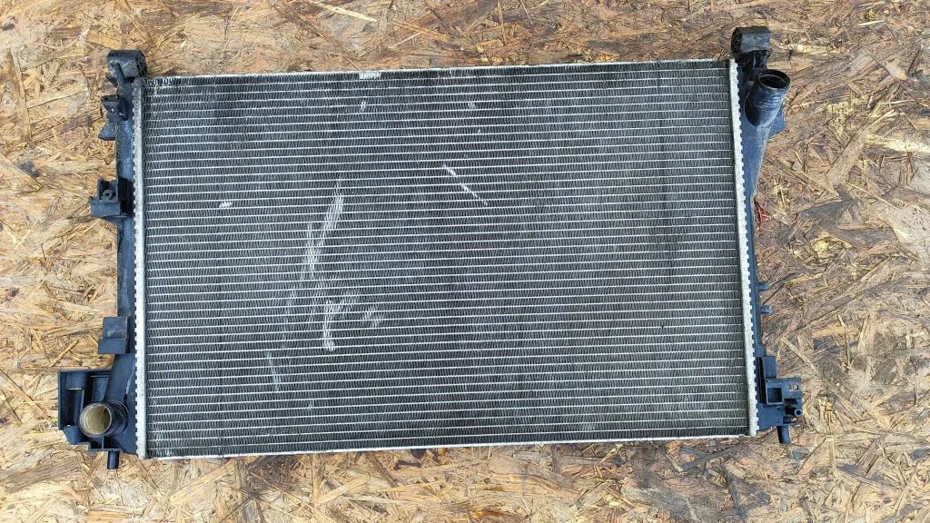 Jahutusvedeliku radiaator 24418343