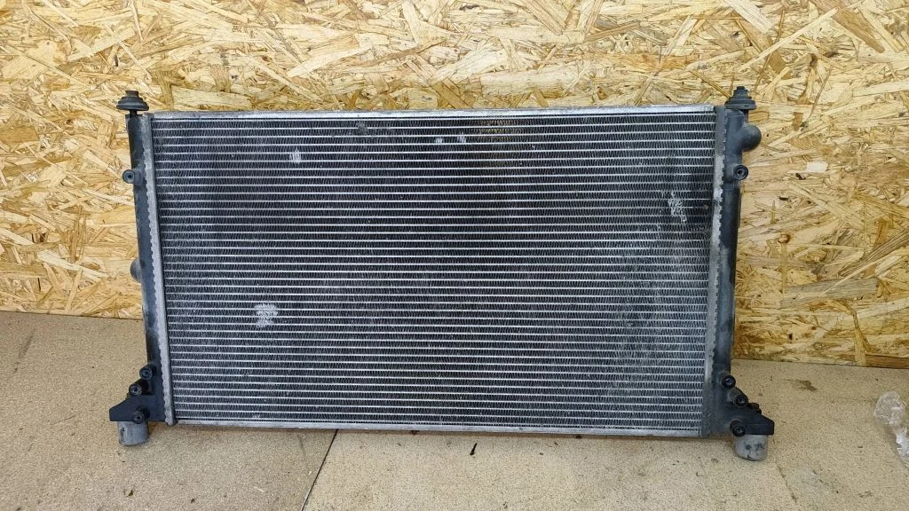 Jahutusvedeliku radiaator 7M3121253B